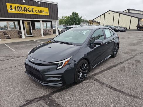 Used 2025 Toyota Corolla SE w/ SE Premium Package FWD image 2