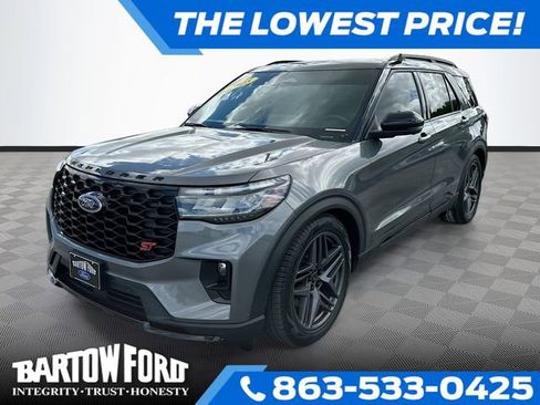 Used 2025 Ford Explorer ST AWD/4WD image 1
