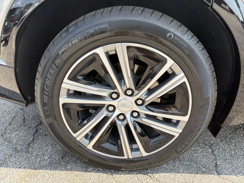 Certified 2024 Cadillac Lyriq Luxury AWD/4WD image 18