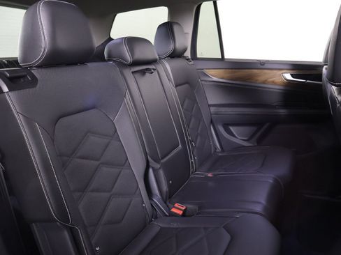 Used 2025 Volkswagen Atlas SE w/ Panoramic Sunroof Package AWD/4WD image 37
