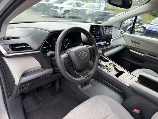 Used 2024 Toyota Sienna LE w/ LE Plus Package AWD/4WD image 11