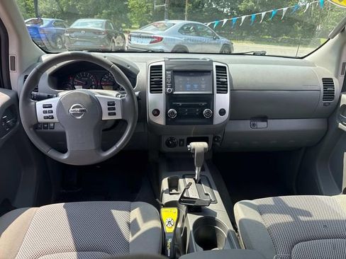 Used 2019 Nissan Frontier SV image 14