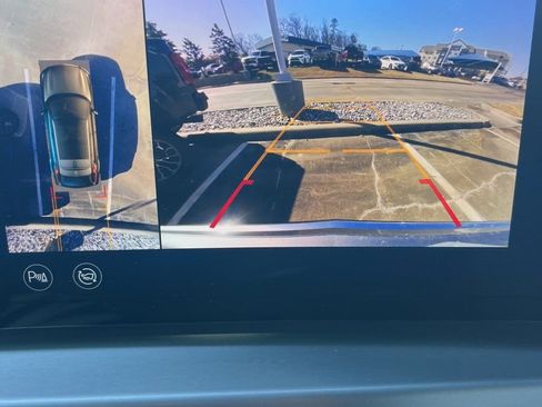 Used 2024 Cadillac Lyriq Luxury image 19