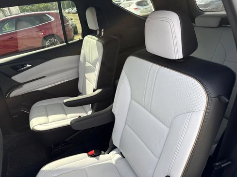 Used 2025 Chevrolet Traverse High Country w/ LPO, Floor Liner Package FWD image 11