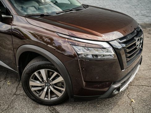 Used 2022 Nissan Pathfinder SL w/ SL Black Package image 7