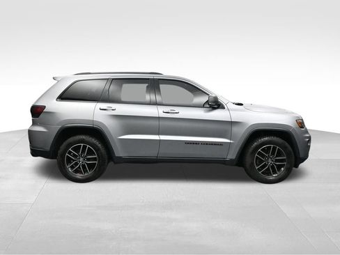 Used 2018 Jeep Grand Cherokee Trailhawk w/ Trailhawk Luxury Group AWD/4WD image 6