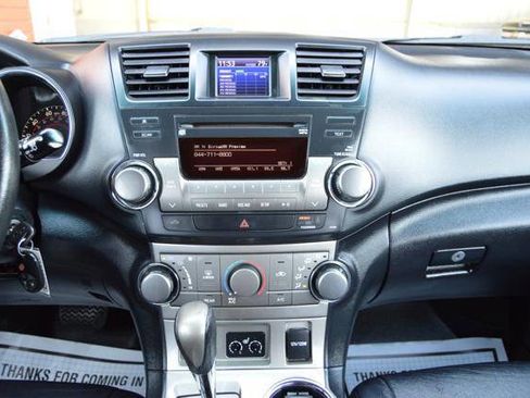 Used 2012 Toyota Highlander AWD image 23