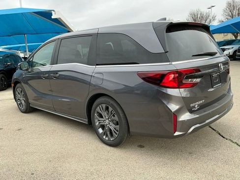 New 2026 Honda Odyssey Touring image 4