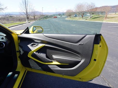 Used 2016 Chevrolet Camaro LT image 17