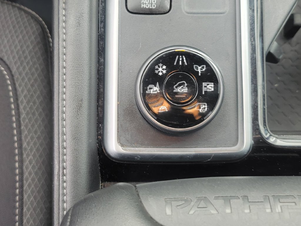Used 2025 Nissan Pathfinder SV AWD/4WD image 30