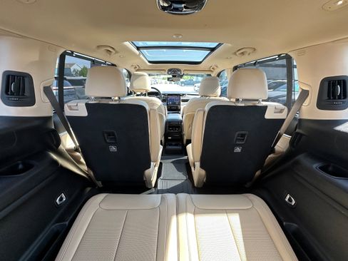 Used 2022 Jeep Grand Cherokee L Limited w/ Luxury Tech Group II AWD/4WD image 12