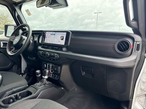 Used 2024 Jeep Wrangler Unlimited Rubicon image 18