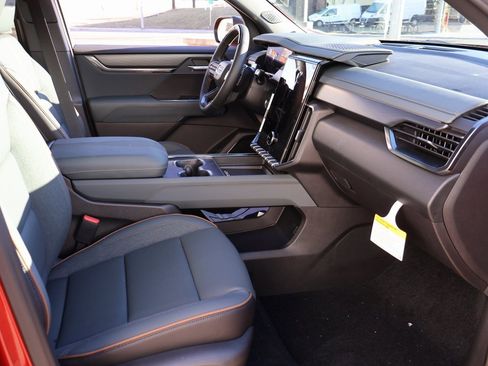 New 2026 GMC Acadia AT4 w/ Super Cruise Package image 7