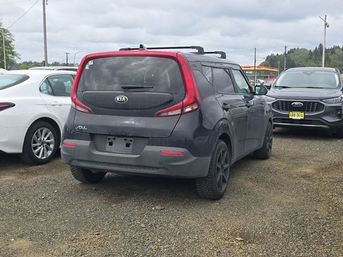 Used 2021 Kia Soul LX FWD image 2