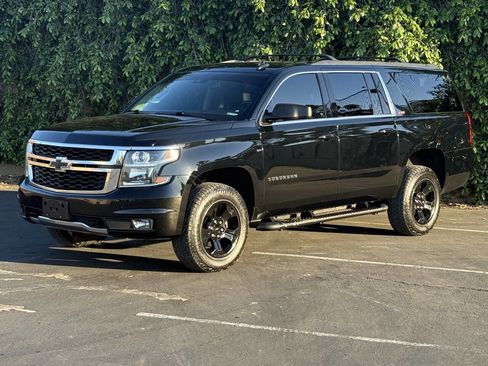 Used 2019 Chevrolet Suburban LT w/ Luxury Package image 4