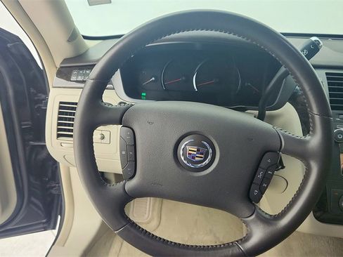 Used 2011 Cadillac DTS image 18