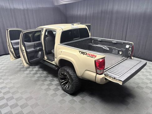 Used 2017 Toyota Tacoma TRD Sport w/ Tow Package (A/T) AWD/4WD image 19