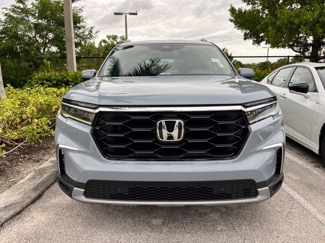 Used 2023 Honda Pilot Touring image 2