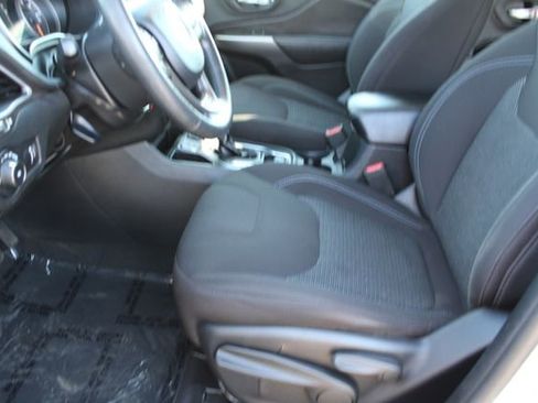 Used 2019 Jeep Cherokee Latitude w/ Popular Appearance Group image 27