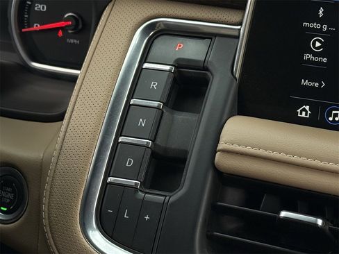 Used 2021 Chevrolet Tahoe Premier w/ Premium Package image 19