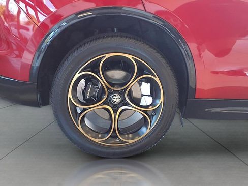 New 2025 Alfa Romeo Stelvio Sprint image 6