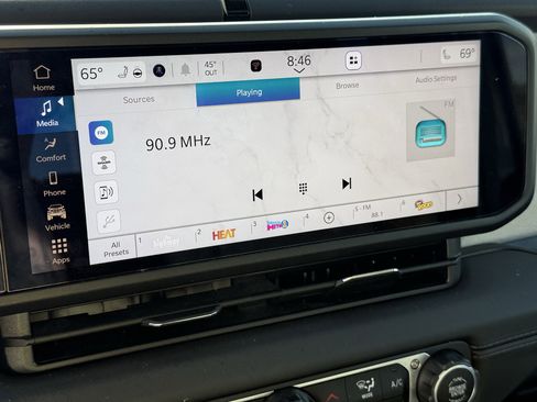 Used 2025 Jeep Wrangler Sahara image 20