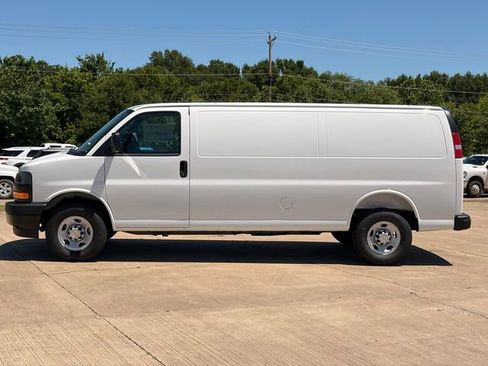 New 2026 Chevrolet Express 2500 Extended RWD image 9