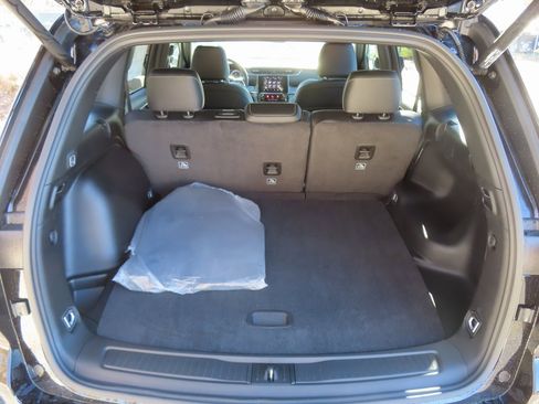 New 2025 Jeep Grand Cherokee Altitude image 17