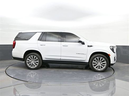 Used 2024 GMC Yukon XL AT4 w/ Technology Package image 25