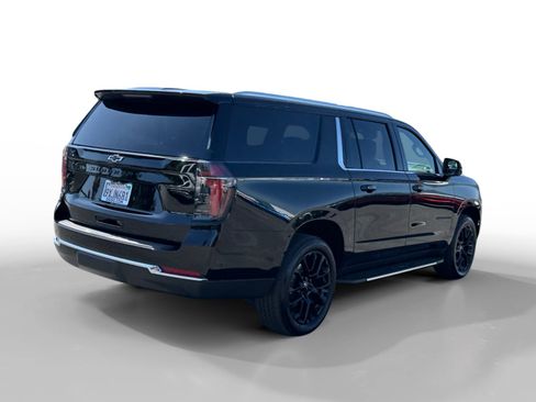 Used 2026 Chevrolet Suburban LS w/ LPO, Dark Essentials Package AWD/4WD image 5
