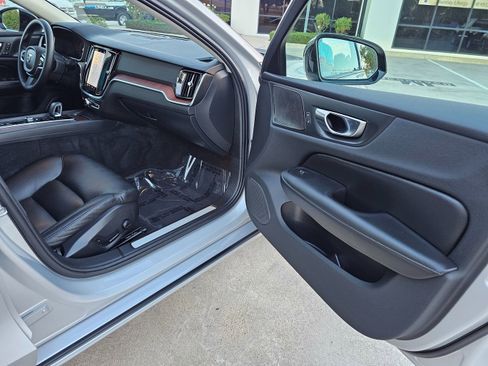 Used 2024 Volvo S60 B5 Plus image 25