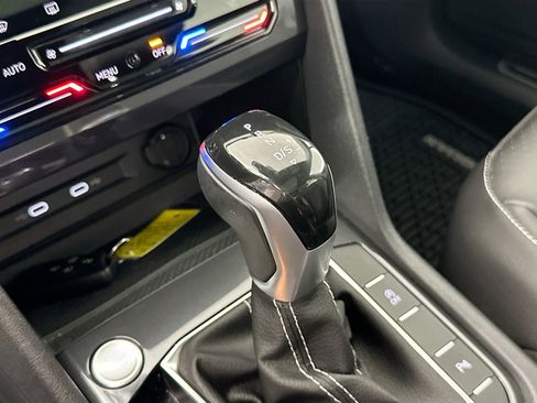 Certified 2022 Volkswagen Tiguan SE R-Line image 15