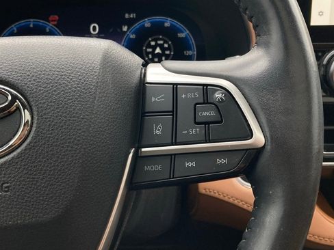 Used 2024 Toyota Highlander Platinum image 19