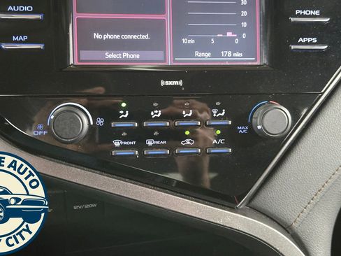 Used 2020 Toyota Camry LE FWD image 15