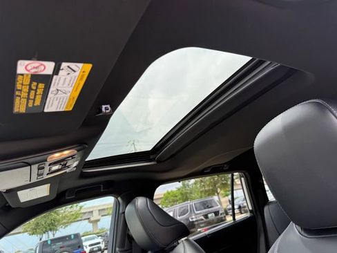 Used 2023 Toyota Highlander XSE image 10