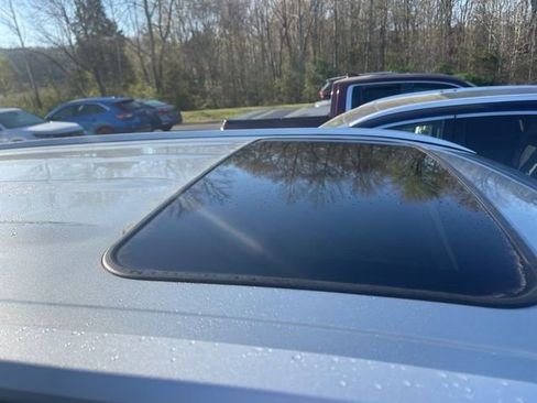 Used 2024 Toyota Highlander XLE image 28