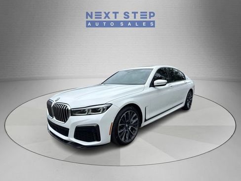 Used 2020 BMW 750i xDrive w/ Executive Package AWD/4WD image 3