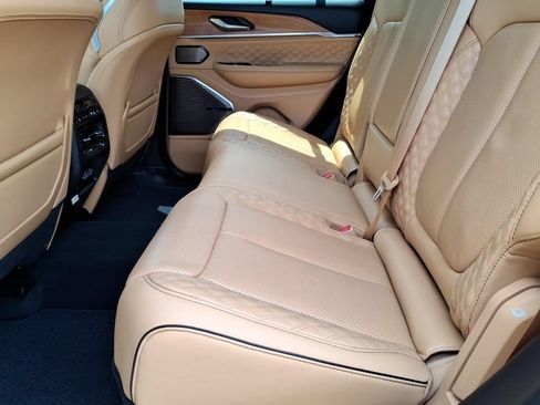Certified 2025 Jeep Grand Cherokee Summit AWD/4WD image 17