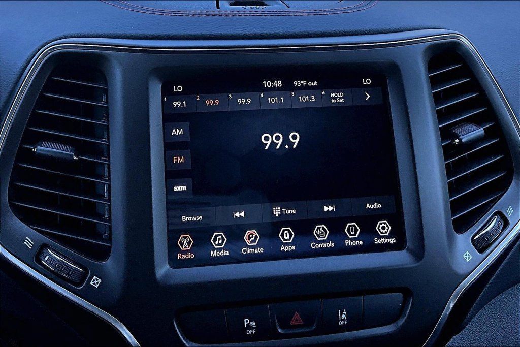 Used 2022 Jeep Cherokee Trailhawk w/ Comfort/Convenience Group AWD/4WD image 10