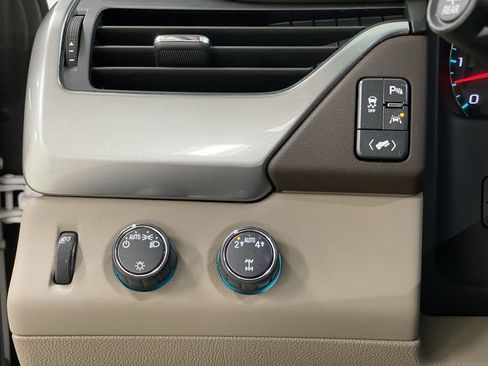 Used 2018 Chevrolet Tahoe LT AWD/4WD image 16