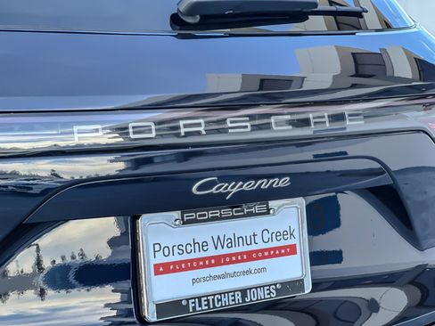 Used 2022 Porsche Cayenne Platinum Edition image 27