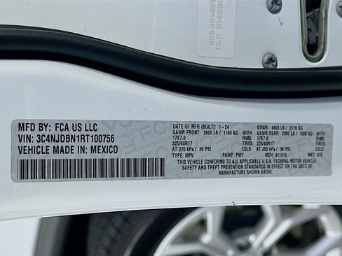 Used 2024 Jeep Compass Latitude image 36