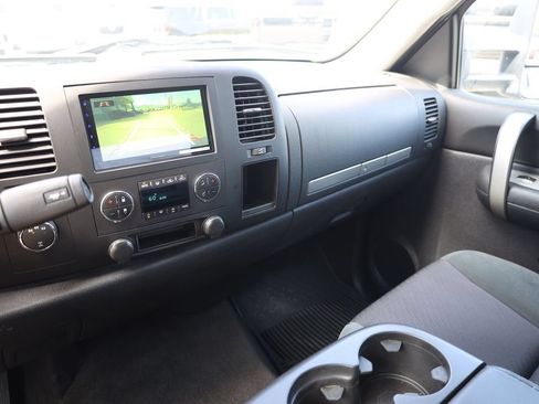 Used 2009 Chevrolet Silverado 2500 LT w/ Interior Plus Package AWD/4WD image 15