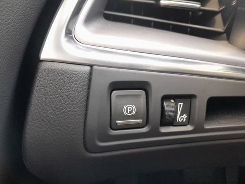 Used 2025 Cadillac XT5 Luxury FWD image 8