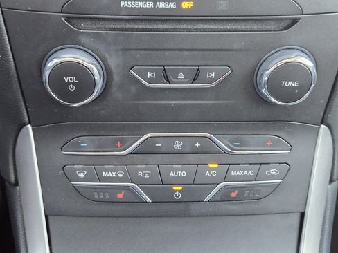 Used 2018 Ford Edge SEL w/ Equipment Group 201A image 16