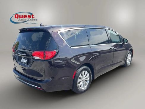 Used 2019 Chrysler Pacifica Touring Plus FWD image 3