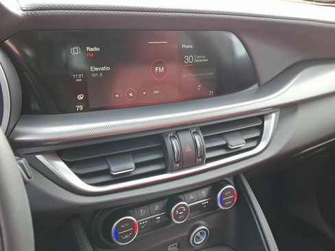 New 2025 Alfa Romeo Stelvio Sprint image 8