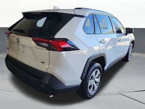 Used 2020 Toyota RAV4 LE FWD image 5