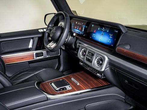 Used 2025 Mercedes-Benz G 63 AMG 4MATIC image 14