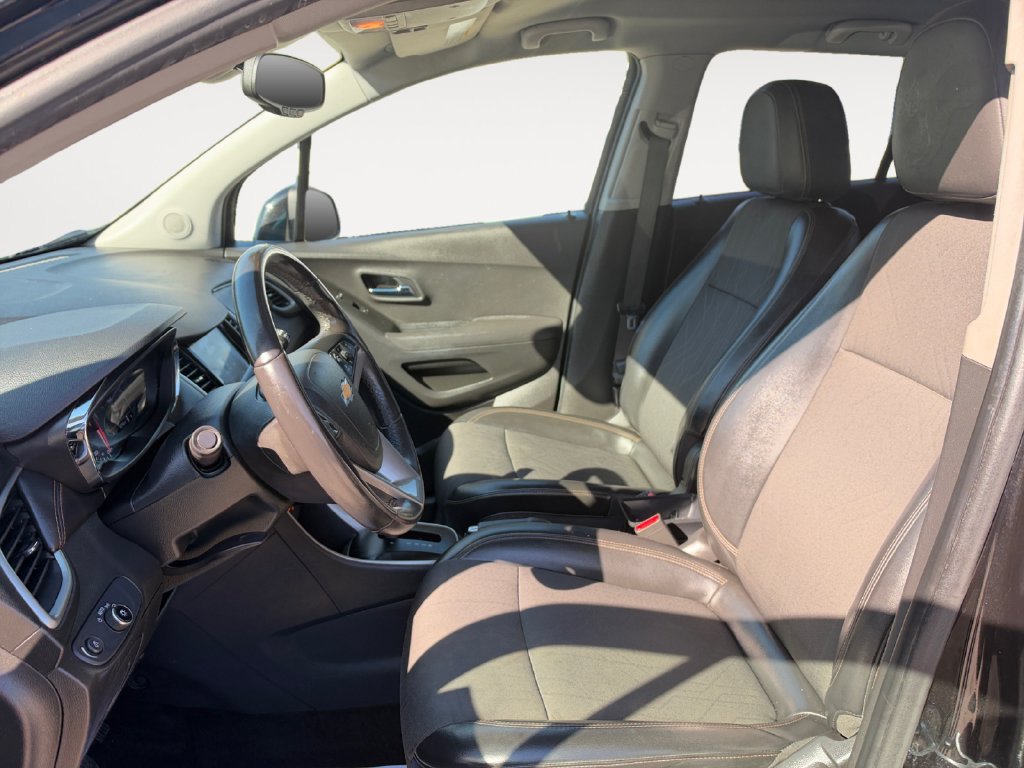 Used 2020 Chevrolet Trax LT w/ LT Convenience Package AWD/4WD image 9